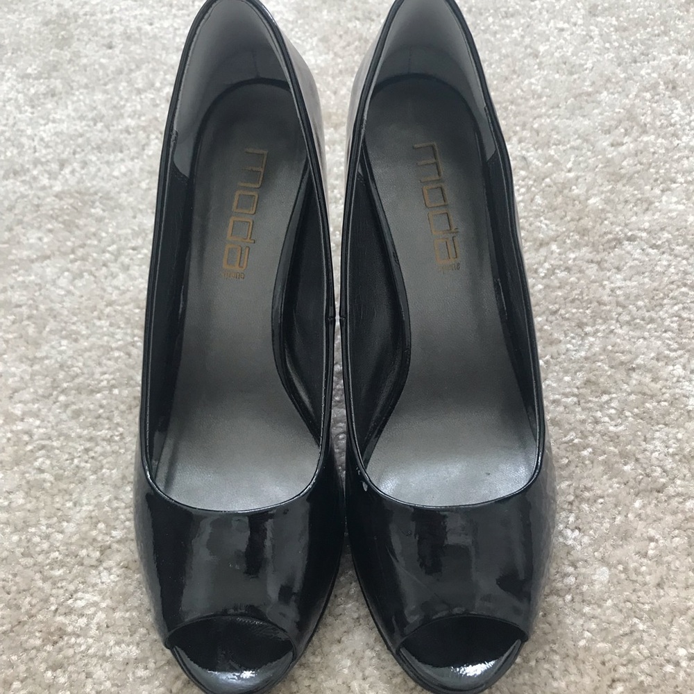Black peep toe pumps